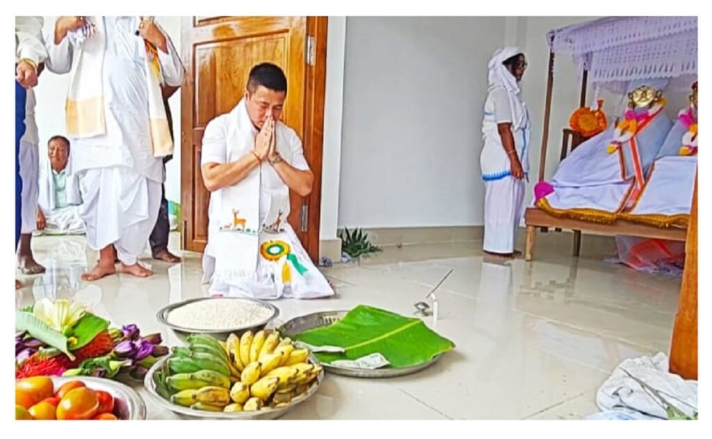 এম এল এ হৈখাম দিঙ্গোনা সেকমাই কেন্দ্রগী অহানবা এষ্ট্রো টরফ অমসুং হৈরাং খোঙনূঙ লাইরেম্বী শঙলেন শঙ্গাদুনা কেন্দ্রগী মীয়ামদা খূৎশীন্নখ্রে