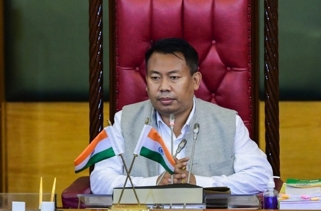 স্পিকর সৈত্যবর্তা না মনিপুরগী গভর্নর অজয় কুমার ভাল্লাগা ঙরাং নুংথিল উনদুনা ৱারী শান্নখ্রে, লৈঙাক শেম্ননবগী মতাংদা খন্নরমগনি থাজনরি