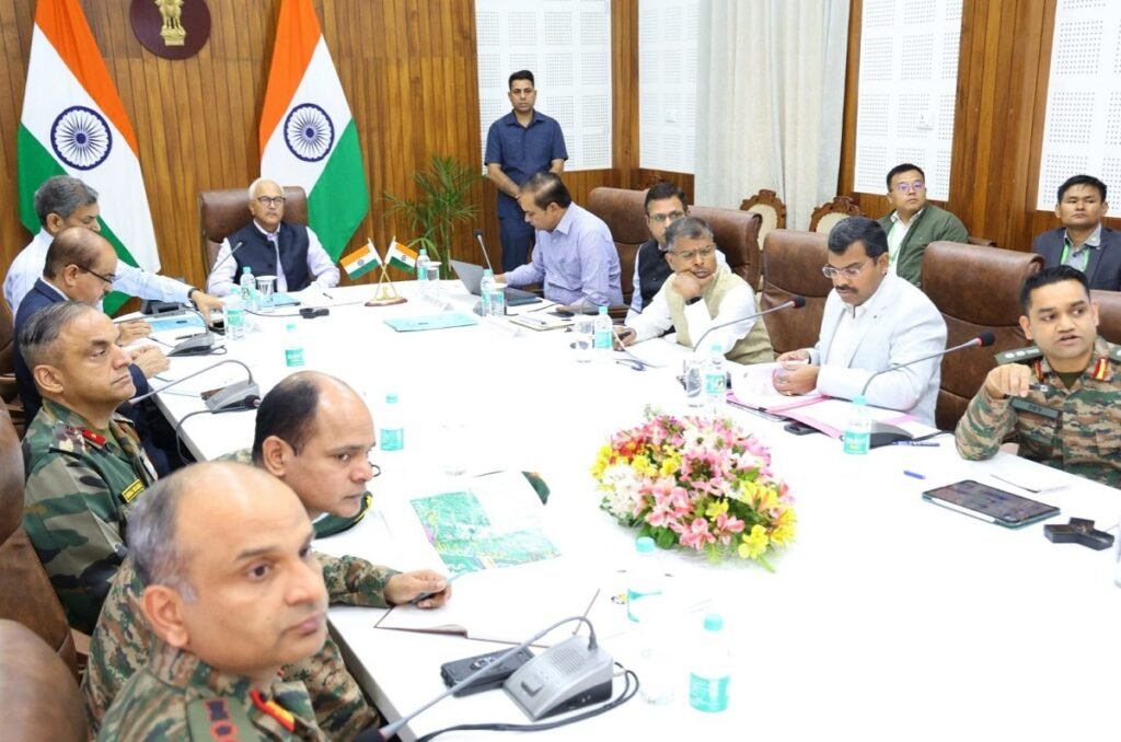 শিরুই লিলি ফেষ্টিভেল পাঙথোক্ননবা অনিশুবা, অরোয়বা মীফম রাজ ভবন্দা পাঙথোকখ্রে, বস অহুম থৌরাং তৌদুনা থমখ্রে