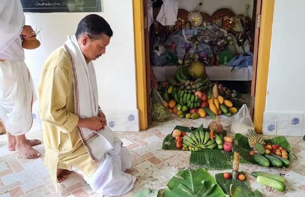 নিংথৌ সনাজাউবনা লুচিংদুনা লায়নীংথৌ নোংশাবা অমসুং লৈমরেম্বী থোংনাং লোইচাখোম্বীগী মফমদা চেঙ হোঙবগী ঈরাৎ থৌনি থৌরম পাঙথোকখ্রে