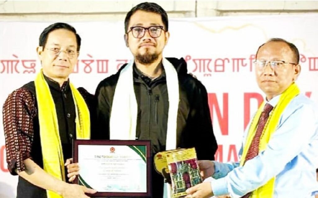 পাউমী ৮ দা জর্নেলিষ্ট এৱার্দ পীদুনা ঈকায়খুম্নখ্রে