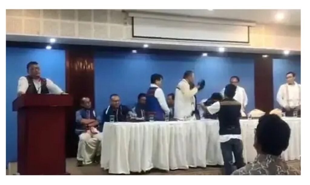 ঈরাং থোকখ্রবা মতূঙ ইহান হানবা ওইনা থাদৌ-মৈতৈ ইম্ফালদা ফম্মিন্নদুনা শান্তি হঞ্জিল্লক্নবা ৱারী শান্নখ্রে