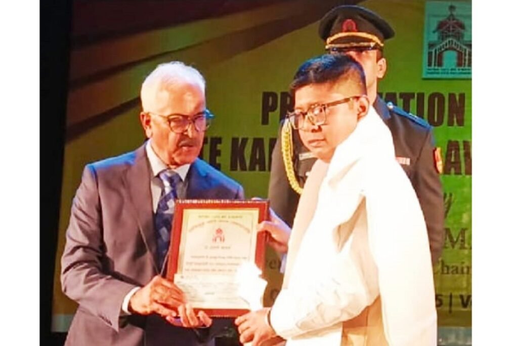 আর্টকি হীরমদা শক্নায়রবা মীওই ৬৯ দা গভর্নরনা এৱার্দ,ফেল্লোশিপনচিংবা পীদুনা ঈকায়খুম্নবা ঊৎখ্রে